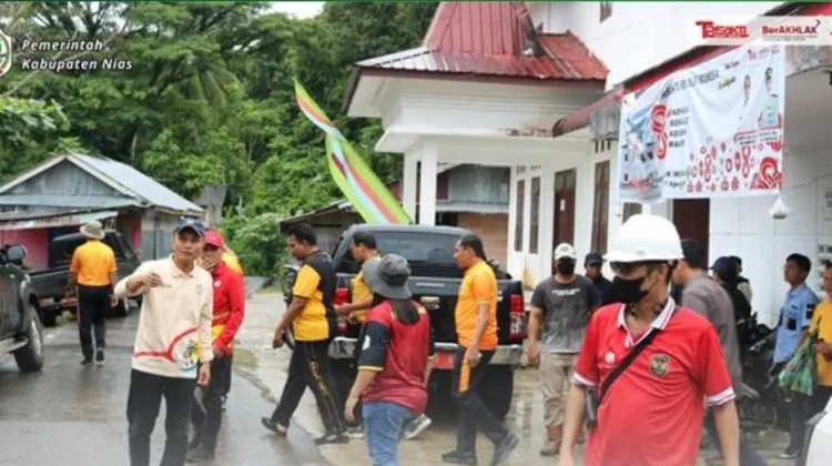 Cegah Banjir, Pemkab Nias dan Warga Korver Bersihkan Drainase