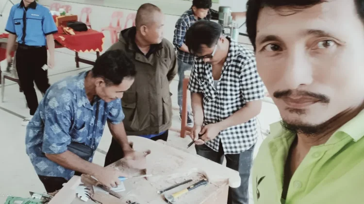 Pelaku UMKM Dilatih Pembuatan Kursi Pengantin
