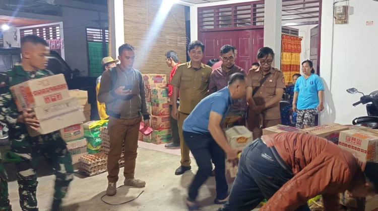 Pemkab Nias Barat Salurkan Bantuan kepada Warga Terdampak Banjir