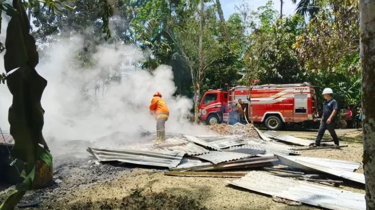 Kebakaran Rumah Milik Lansia di Desa Simandraölö,