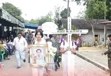 Pemakaman Istri Wakil Bupati Nias di Botomuzoi