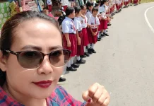 Siswa SDN 075046 Lolofitu Berjejeran Dijalan Sambut Gubsu