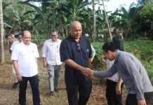 Bupati Amizaro Dampingi Stafsus Mendagri ke SMPN 4 Sitolu Ori