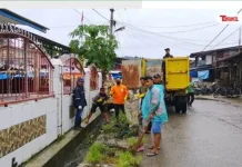 Cegah Banjir, Pemkab Nias dan Warga Korver Bersihkan Drainase