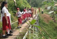 Guru Pelajar hingga Warga Meminta Pembangunan Jembatan