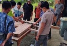 Pelaku UMKM Dilatih Pembuatan Kursi Pengantin