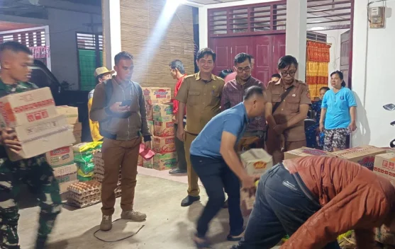 Pemkab Nias Barat Salurkan Bantuan kepada Warga Terdampak Banjir