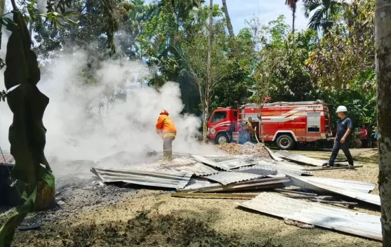 Kebakaran Rumah Milik Lansia di Desa Simandraölö,