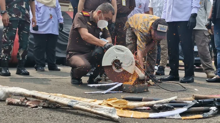 Kejari Musnahkan Barang Bukti dari Ratusan Perkara Inkrah