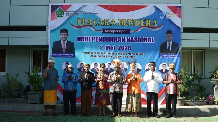 Hardiknas 2026, Kanwil Kemenag Papua Gelar Upacara Berbusana Tradisional