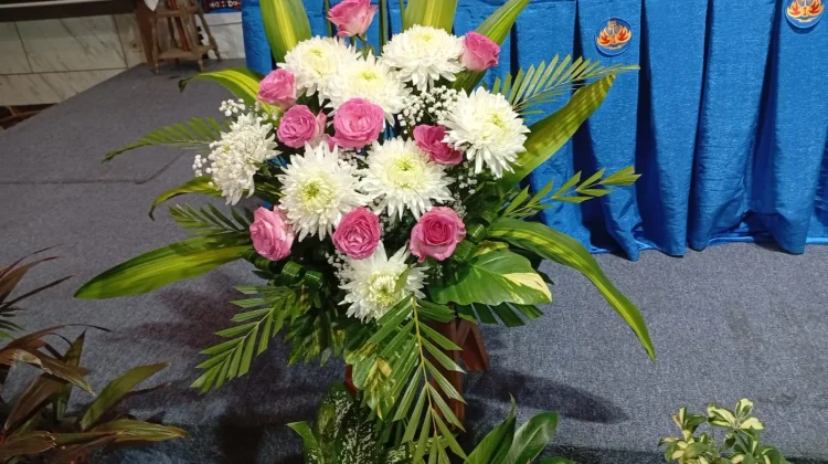 Rangkaian Bunga Hidup Hasil Karya Ibu Ibu WKRI Cabang Abepura Mewarnai Kofercab IX