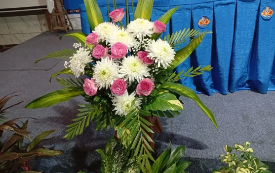 Rangkaian Bunga Hidup Hasil Karya Ibu Ibu WKRI Cabang Abepura Mewarnai Kofercab IX