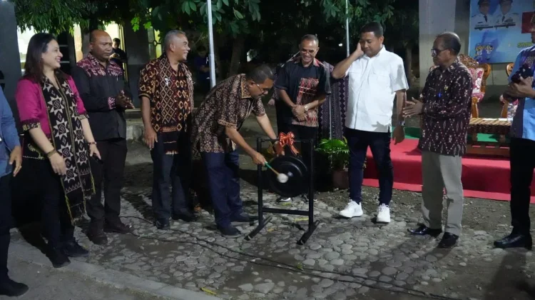 Pra-Launching OSOP di Maumere, Gubernur Soroti Defisit Rp51 Triliun, Dorong Sekolah