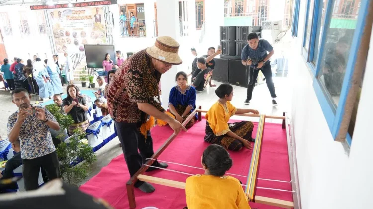 NTT Mart & Dapur Flobamorata Diluncurkan, Gubernur Melki Dorong Sekolah Produktif