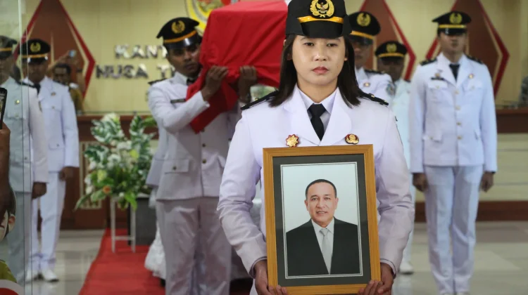 Pemprov NTT Gelar Upacara Kedinasan Pelepasan Jenazah Almarhum Alex Koroh