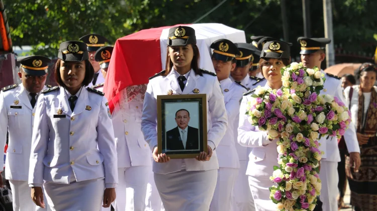 Pemprov NTT Gelar Upacara Kedinasan Pelepasan Jenazah Almarhum Alex Koroh