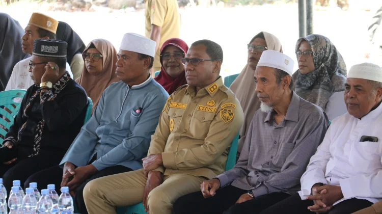 Wakil Gubernur NTT Serahkan Bantuan Hewan Kurban untuk Masjid Al-Muhajirin Oebufu