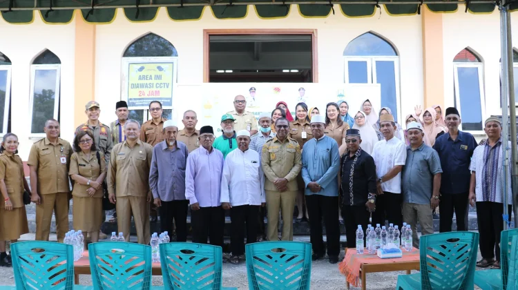 Wakil Gubernur NTT Serahkan Bantuan Hewan Kurban untuk Masjid Al-Muhajirin Oebufu