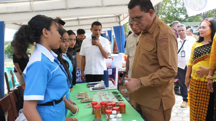 SMA Negeri Lima Kupang Luncurkan OSOP Perkuat Jiwa Wirausaha Siswa Berprestasi