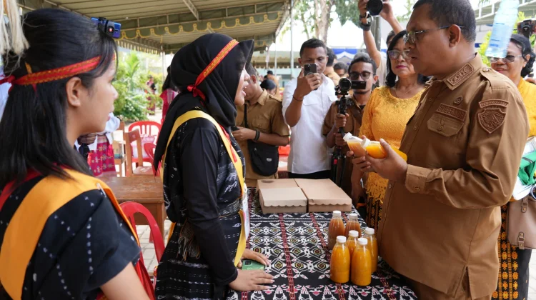 SMA Negeri Lima Kupang Luncurkan OSOP Perkuat Jiwa Wirausaha Siswa Berprestasi