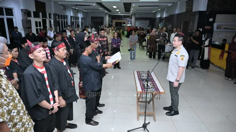 Wali Kota Kupang Lantik Pengurus Kerukunan Keluarga Madura