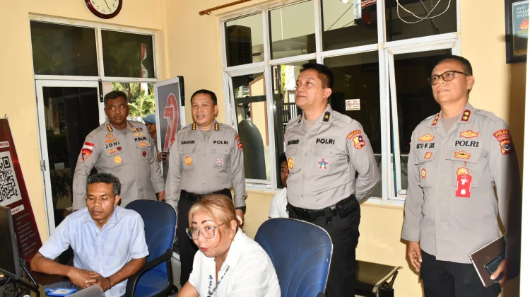 Wakapolda NTT Tinjau Layanan Publik Satlantas Polresta Kupang Kota