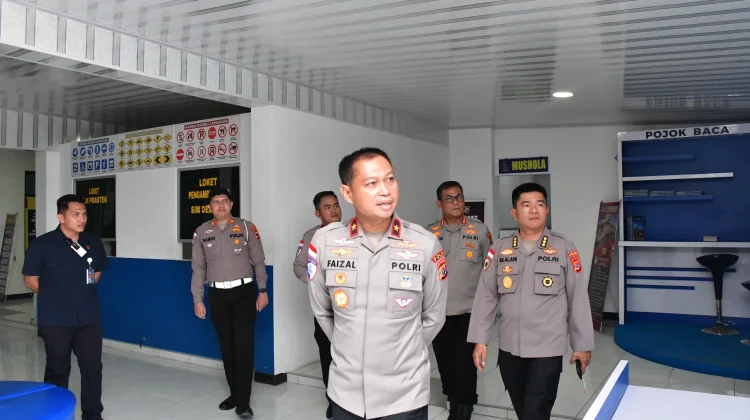 Wakapolda NTT Tinjau Layanan Publik Satlantas Polresta Kupang Kota