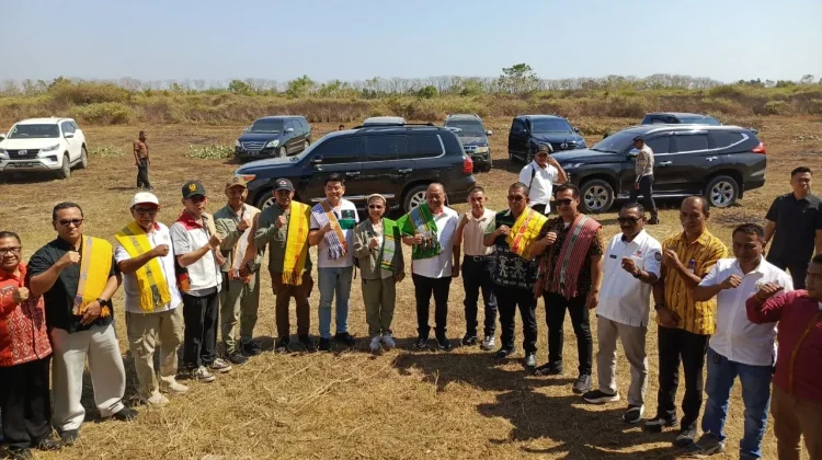 Gubernur Melki Tinjau Area Pacuan Kuda PON Sumba Barat