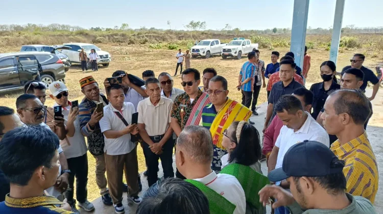 Gubernur Melki Tinjau Area Pacuan Kuda PON Sumba Barat