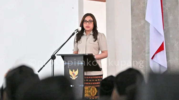 Wakil Wali Kota Kupang Serahkan SK Pengangkatan PNS