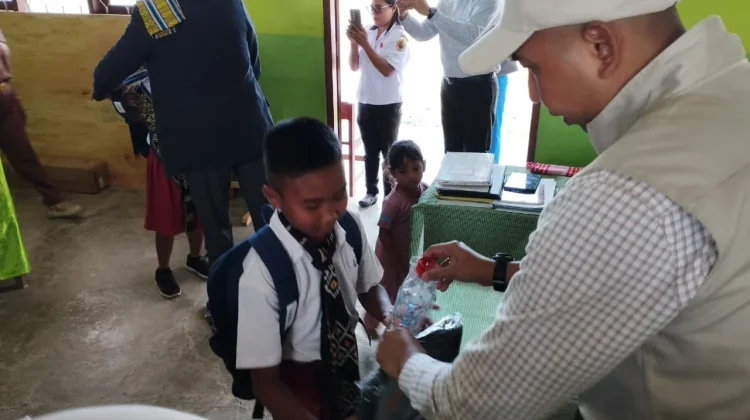 Kolaborasi KPK dan Bank Mandiri Bantu Siswa Batu Esa