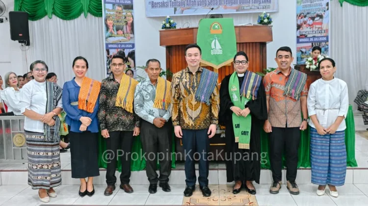 Wali Kota Kupang Meresmikan Penggunaan Rumah Pastori Jemaat