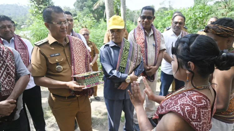 Bupati Kupang Letakkan Batu Pertama Pembangunan Kantor Camat Baru