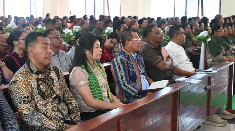 Bupati Kupang Hadiri Pisah Sambut Pendeta GMIT Via Dolorosa Alak