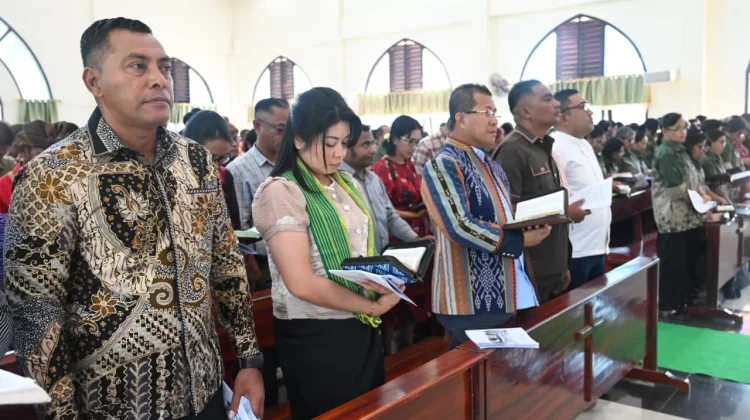 Bupati Kupang Hadiri Pisah Sambut Pendeta GMIT Via Dolorosa Alak