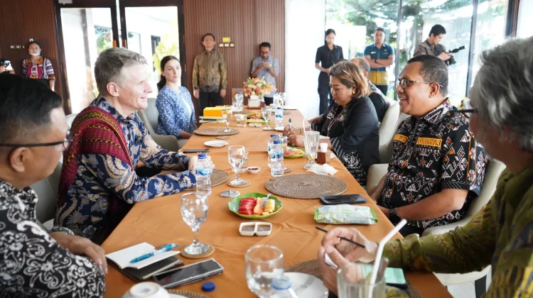 Melki Tawarkan Industri Garam dan Penerbangan Kupang Darwin Kembali