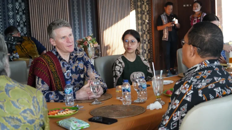 Melki Tawarkan Industri Garam dan Penerbangan Kupang Darwin Kembali