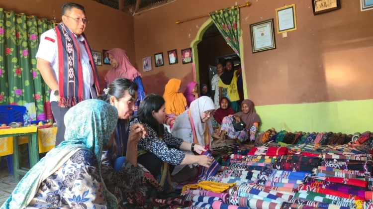 Kanwil Kemenkum NTT Kawal Mutu Tenun Ikat Alor