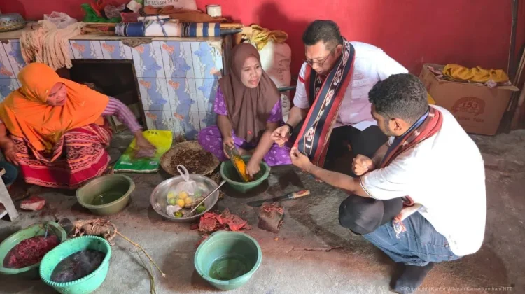 Kanwil Kemenkum NTT Kawal Mutu Tenun Ikat Alor