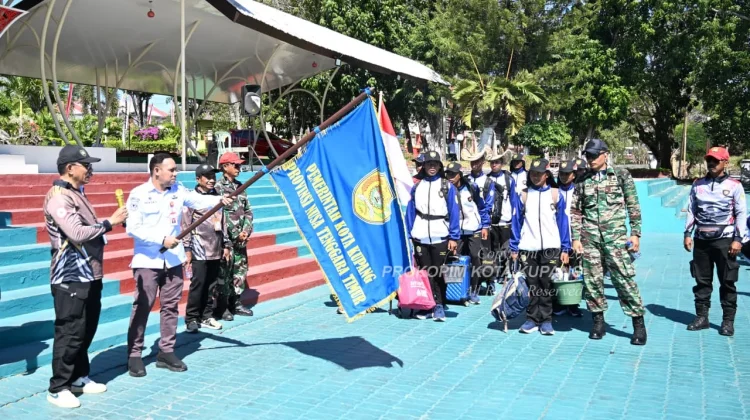 Siswa Pasukan Pengibar Bendera Mengikuti Pelatihan Paskibraka