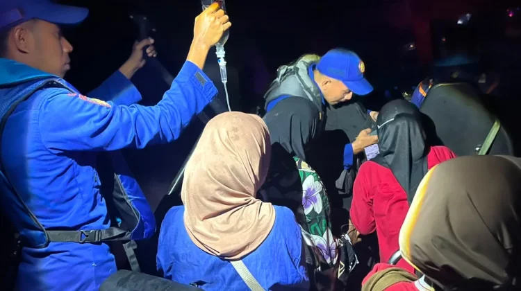Polairud Polda NTT Bantu Evakuasi Ibu Hamil di Labuan Bajo