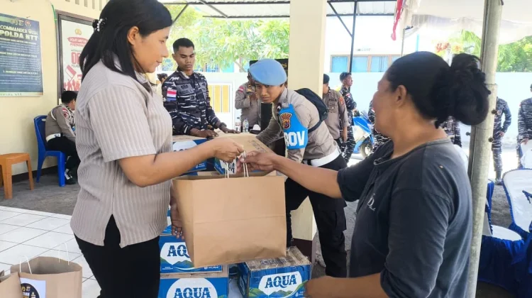 Kapolda NTT Bantu Korban Bencana Gempa Bumi Flores