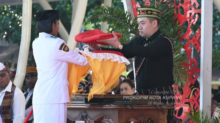Pemkot Kupang Gunakan Pakaian Adat Flores Simbol Kepedulian