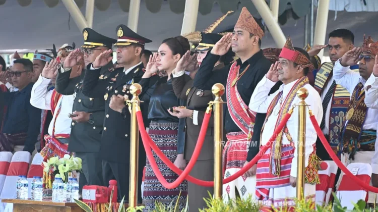 Wali Kota Wawali Kompak Kenakan Busana Adat Flores