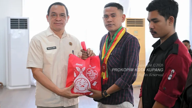 Mahasiswa Terdampak Gempa Flores Mendapat Bantuan Kemanusiaan