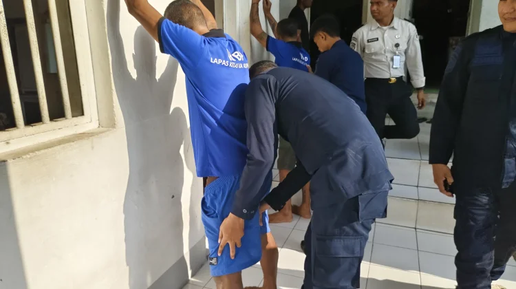 Lapasa Kupang Gelar Razia WBP d Kamar Hunian