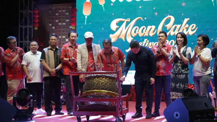 Festival Moon Cake Perkuat Kebersamaan Masyarakat NTT