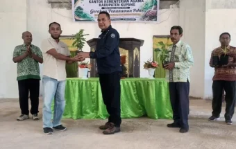 Kemenag Kupang Gencarkan  Program Ekoteologi  Gerakan Penanaman Pohon