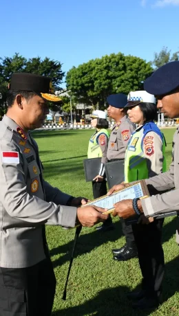 Prestasi Tinggi Personel Polda NTT Dapat Penghargaan