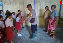 Kapolda NTT Bantu Perlengkapan Sekolah Siswa SDN Nununamat TTS
